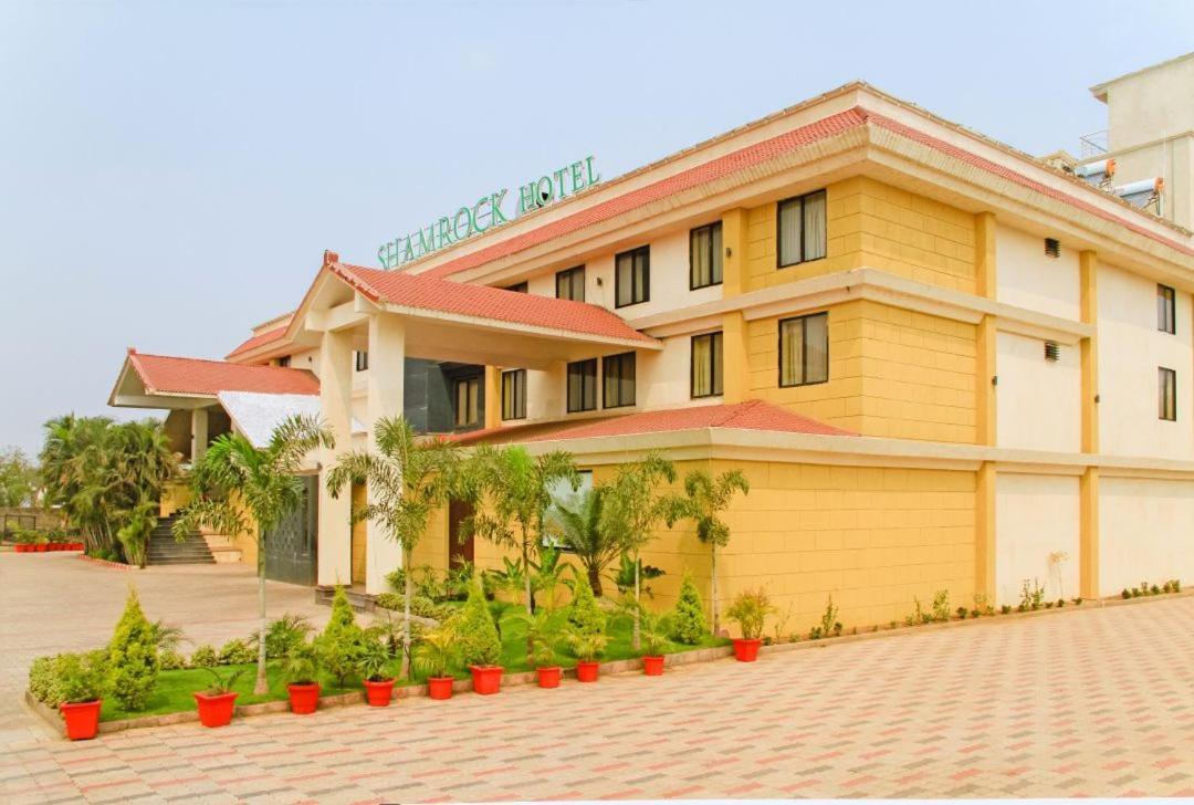 Shamrock Greens By Jardin Hotels Dharmpura Exterior foto