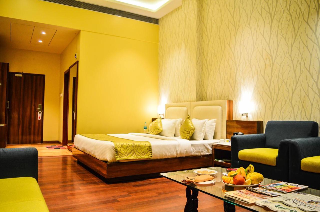 Shamrock Greens By Jardin Hotels Dharmpura Exterior foto