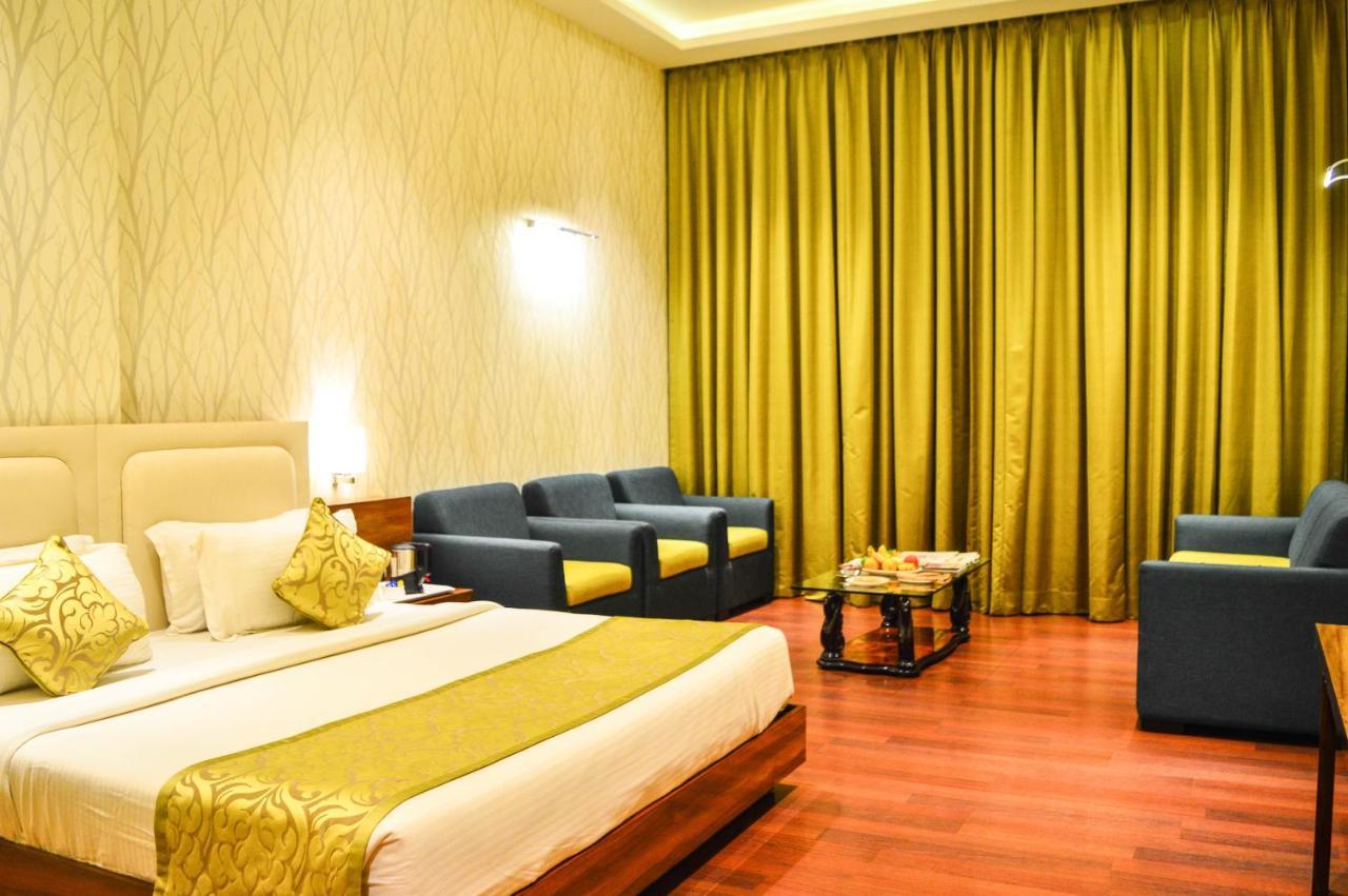 Shamrock Greens By Jardin Hotels Dharmpura Exterior foto