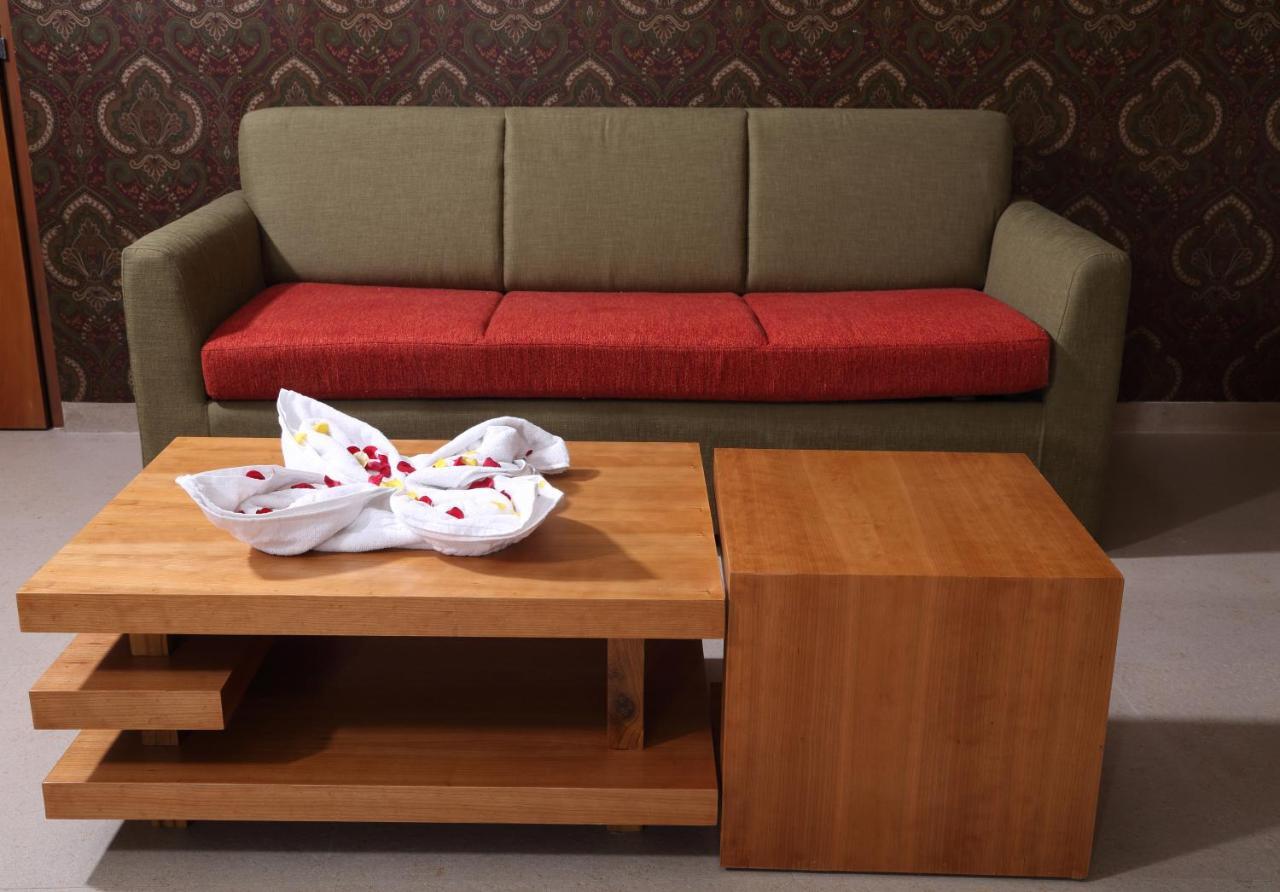 Shamrock Greens By Jardin Hotels Dharmpura Exterior foto