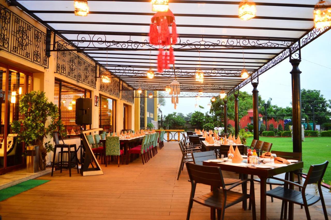 Shamrock Greens By Jardin Hotels Dharmpura Exterior foto