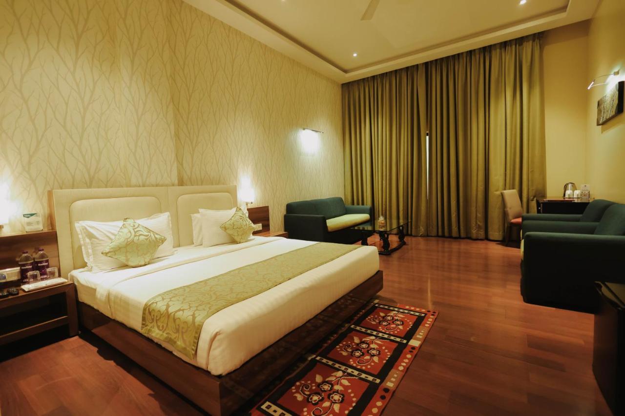 Shamrock Greens By Jardin Hotels Dharmpura Exterior foto